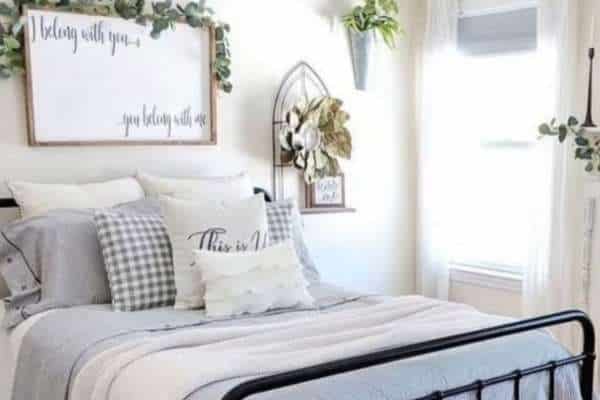 Use Bold Patterns for Accent Pillows in Black Iron Bed Decorating