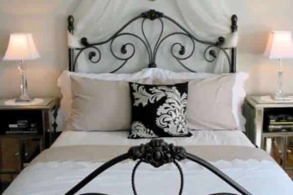 Use Soft, Muted Colour Palettes in Black Iron Bed Decorating