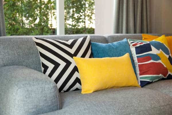 Choose Pillows of Different Sizes And Shapes