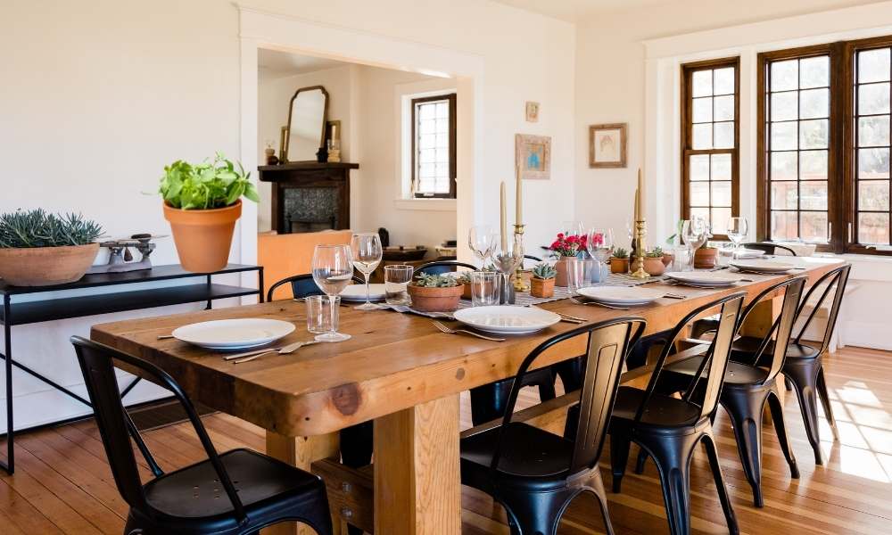 Mix up the Furnishings Around the Table 
