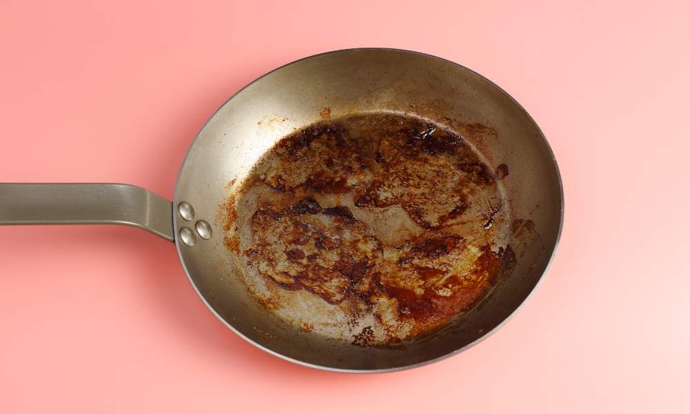 Never keep dirty cookware indoors