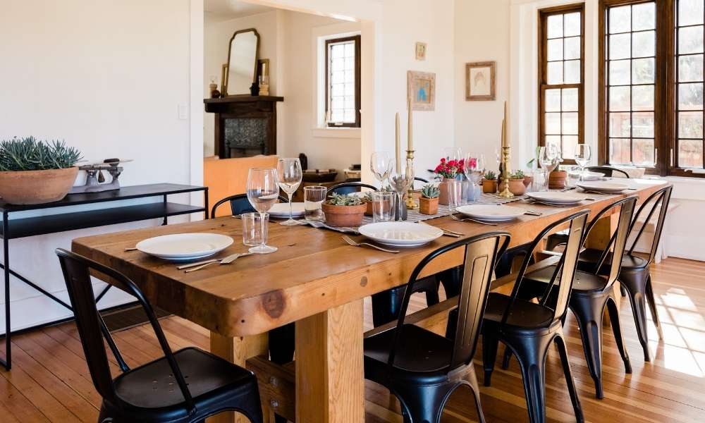 Dining tables are usually tall rectangular pieces of furniture