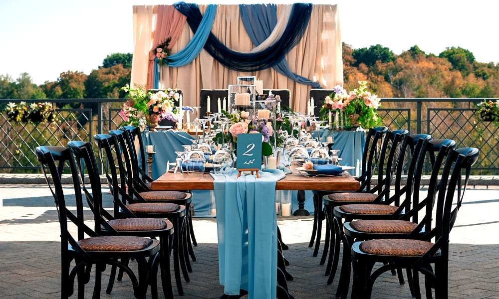  table setting to complement your outdoor decor