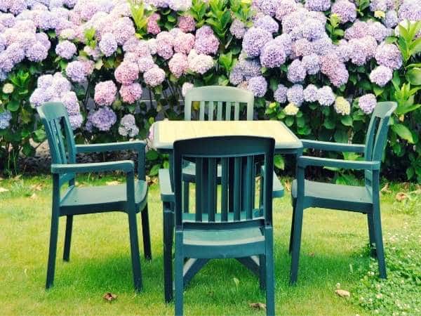 Clean Outdoor Plastic Furniture