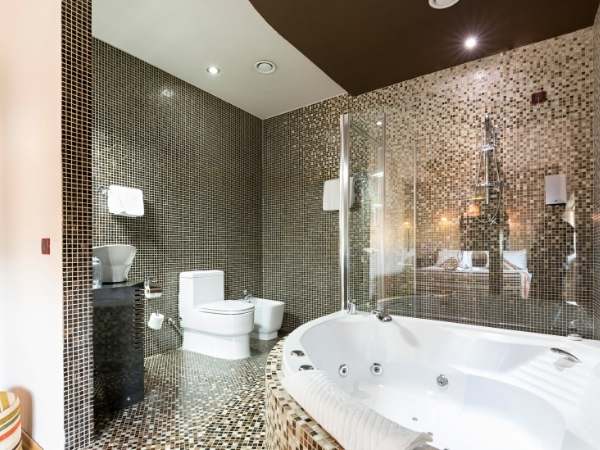Go Classic With Vintage Tiles Bathroom Ceiling