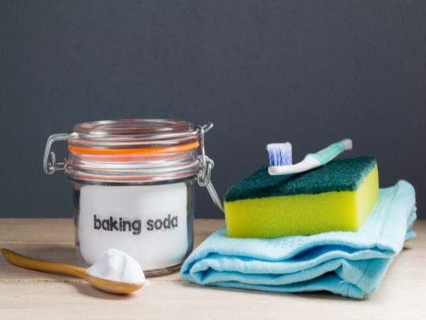 Make Soda And Vinegar Paste