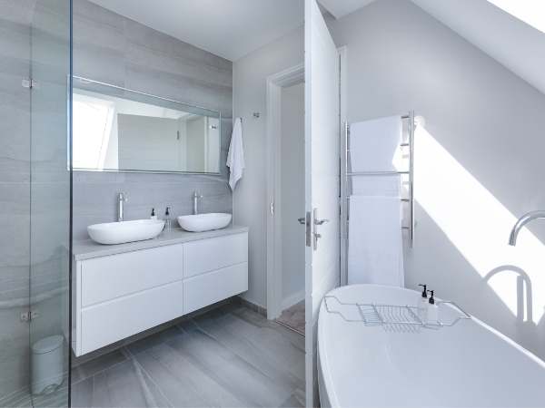 Pure White Bathroom With Ceiling