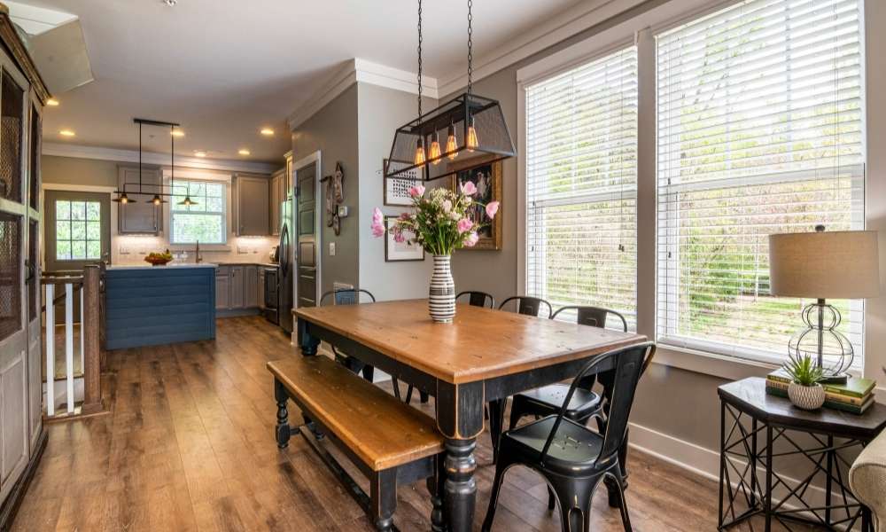 Style in Gold And Silver Dining Room 