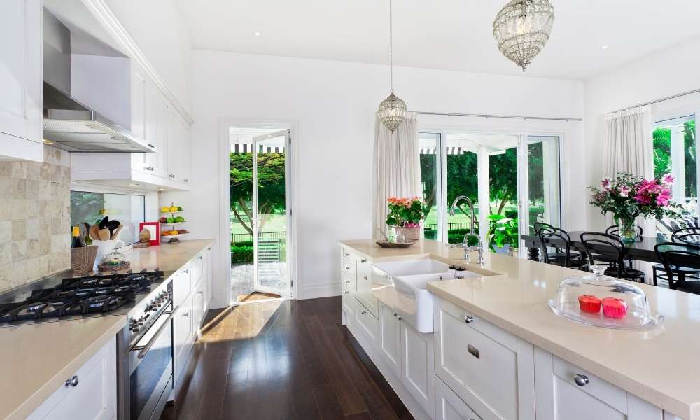 White Kitchen Cabinets