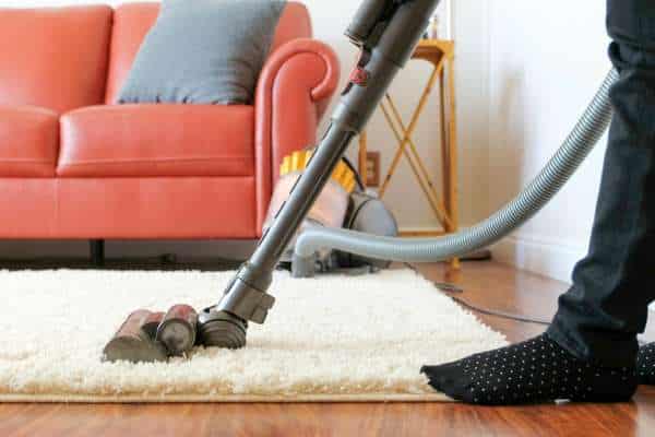 Vacuum the rug to Clean Outdoor Rug