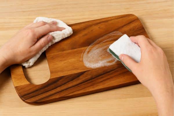 Wipe Right After Use To Clean Acacia Wood Cutting Board