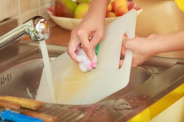 Step-by-Step: How to Remove Stains from a Plastic Cutting Board