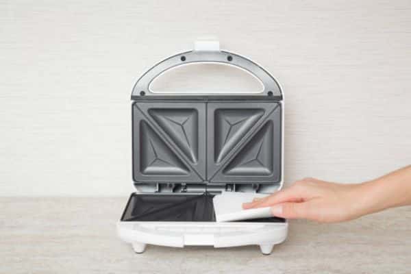 How to Clean a Toastie Maker with Removable Plates
