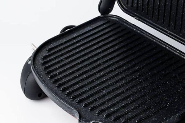 Step 5 – Clean the Exterior of the Sandwich Maker