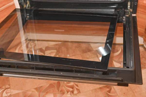 How to Clean a Toaster Oven Glass Door Without Scratches