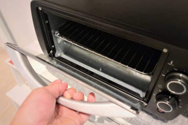 How to Clean the Toaster Oven Heating Element
