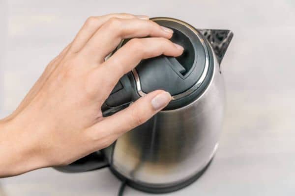 How to Remove Factory Smell from Electric Kettle