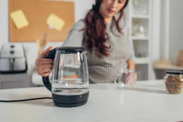 Best Types Of Kettles That Avoid Plastic Smells