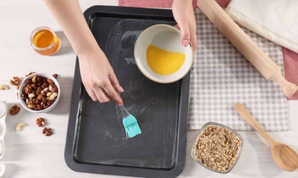 Do Silicone Baking Trays Need Greasing_
