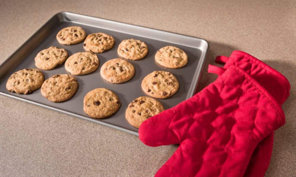 How To Stop Cookies Sticking To Baking Tray