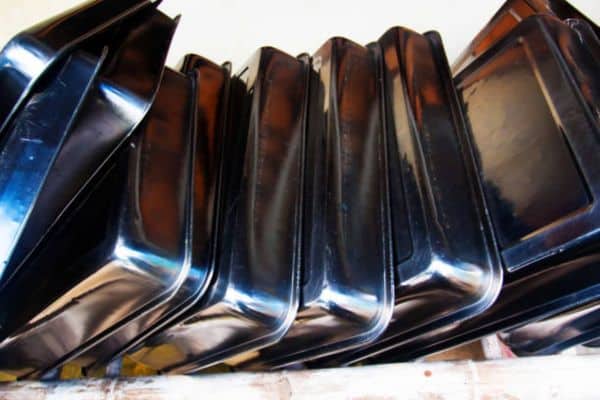 How to Store Baking Trays Long-Term