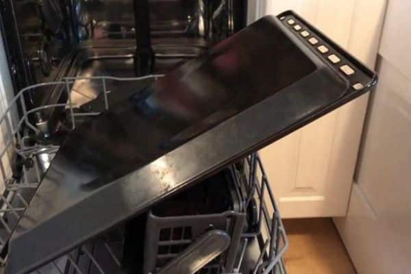 Are Non-Stick Baking Trays Dishwasher Safe?