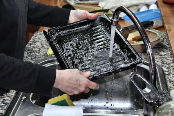 Cleaning Non-Stick Baking Trays