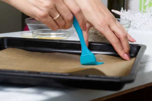When Greasing Silicone Trays Helps