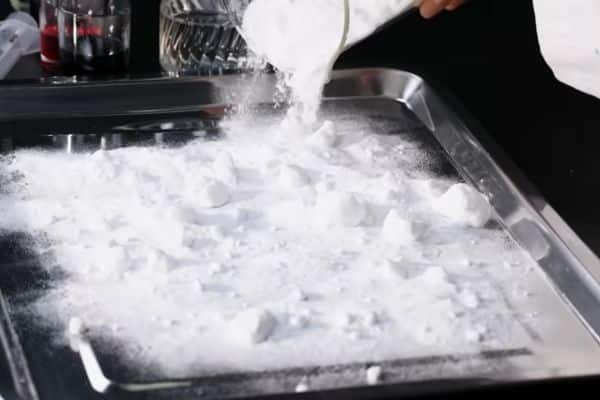 Use Baking Soda And Vinegar