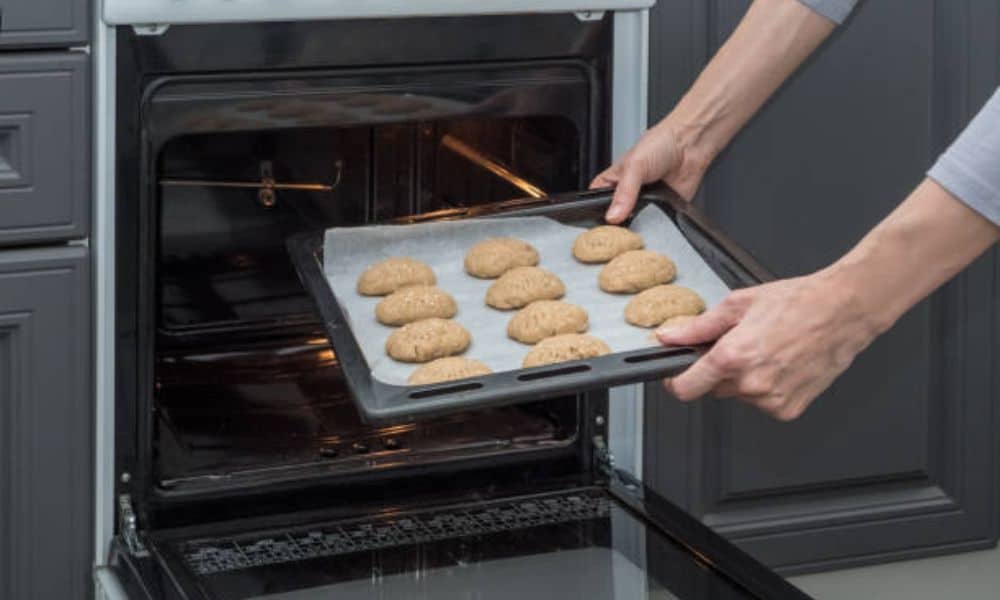 Why Do Baking Trays Warp In The Oven_