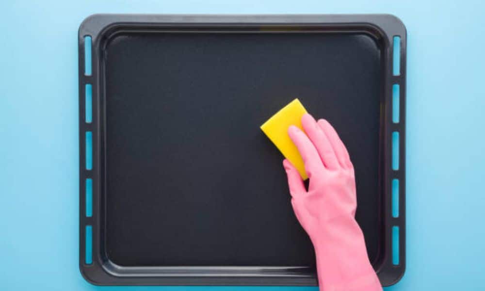 how to clean baking trays without scrubbing