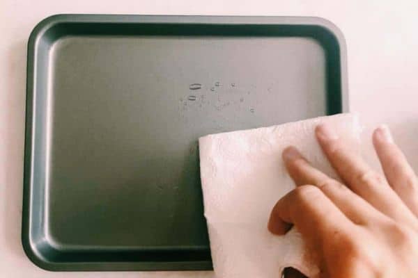 How To Prevent Food From Sticking To A Baking Tray